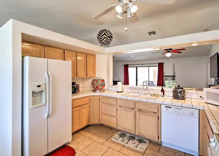 Patio, Rooftop Deck & Mtn Views: Havasu Home! *