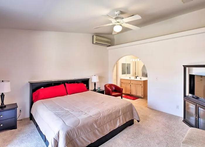 Ferienhaus Patio, Rooftop Deck & Mtn Views: Havasu Home! *