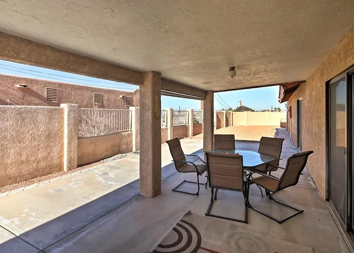 Patio, Rooftop Deck & Mtn Views: Havasu Home!
