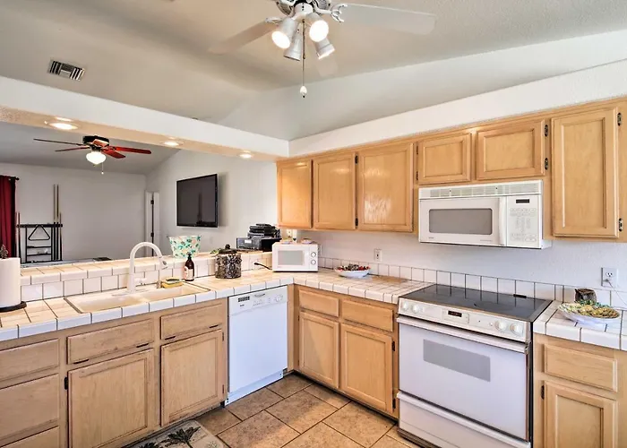 Patio, Rooftop Deck & Mtn Views: Havasu Home! * Lake Havasu City
