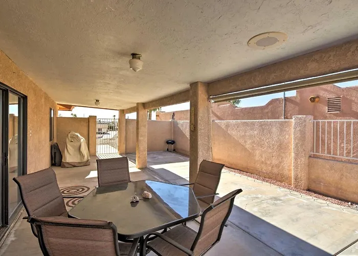 Patio, Rooftop Deck & Mtn Views: Havasu Home!